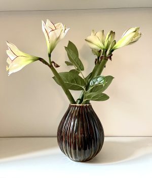 Relief vase